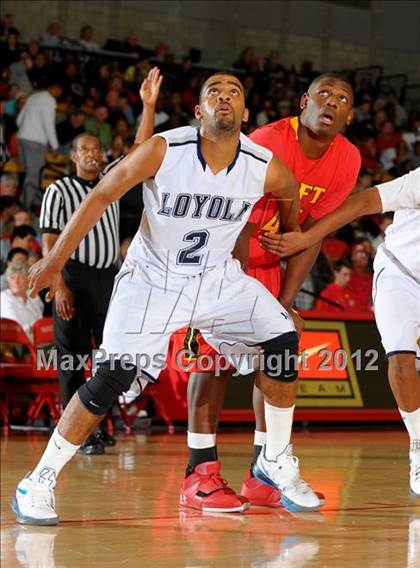 Thumbnail 2 in Loyola vs. Taft (Nike Extravaganza) photogallery.