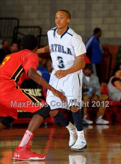 Thumbnail 3 in Loyola vs. Taft (Nike Extravaganza) photogallery.