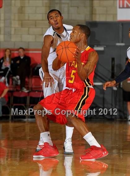 Thumbnail 1 in Loyola vs. Taft (Nike Extravaganza) photogallery.