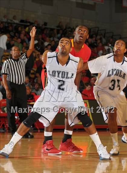 Thumbnail 3 in Loyola vs. Taft (Nike Extravaganza) photogallery.