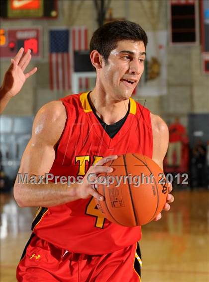 Thumbnail 3 in Loyola vs. Taft (Nike Extravaganza) photogallery.