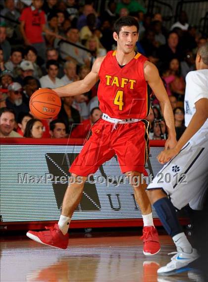 Thumbnail 3 in Loyola vs. Taft (Nike Extravaganza) photogallery.