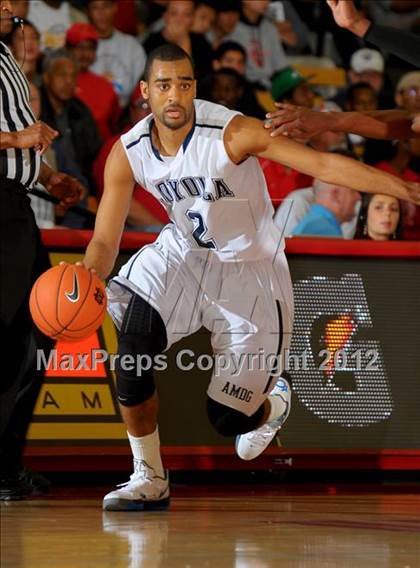 Thumbnail 2 in Loyola vs. Taft (Nike Extravaganza) photogallery.