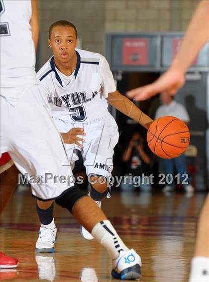 Thumbnail 1 in Loyola vs. Taft (Nike Extravaganza) photogallery.