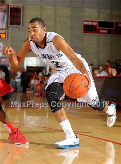 Thumbnail 3 in Loyola vs. Taft (Nike Extravaganza) photogallery.