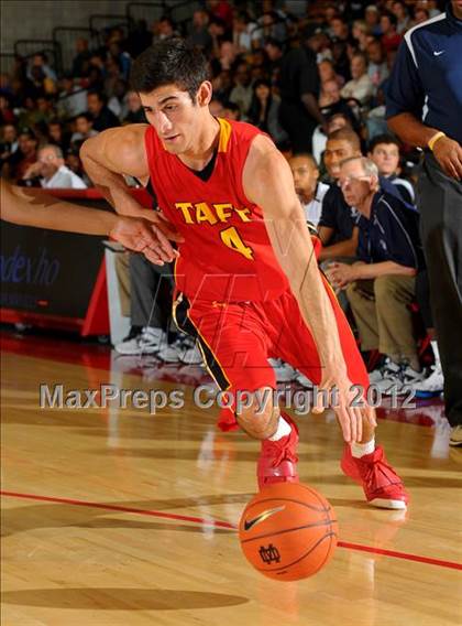Thumbnail 1 in Loyola vs. Taft (Nike Extravaganza) photogallery.