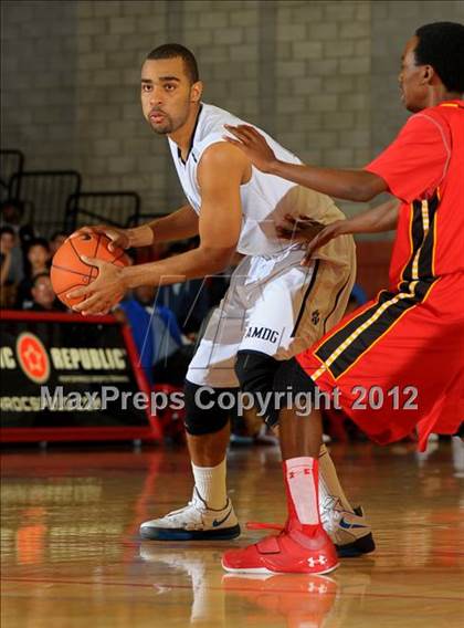 Thumbnail 1 in Loyola vs. Taft (Nike Extravaganza) photogallery.