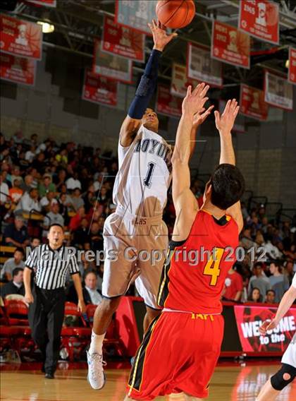 Thumbnail 1 in Loyola vs. Taft (Nike Extravaganza) photogallery.