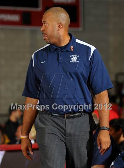 Thumbnail 2 in Loyola vs. Taft (Nike Extravaganza) photogallery.