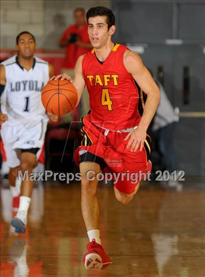Thumbnail 1 in Loyola vs. Taft (Nike Extravaganza) photogallery.