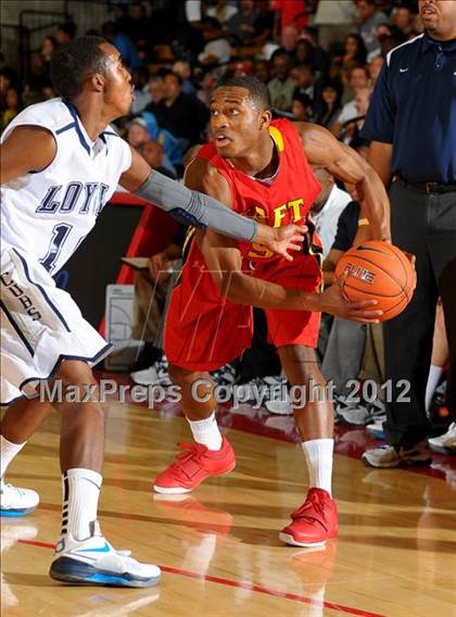 Thumbnail 1 in Loyola vs. Taft (Nike Extravaganza) photogallery.