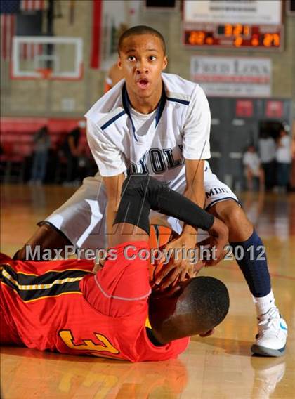 Thumbnail 1 in Loyola vs. Taft (Nike Extravaganza) photogallery.