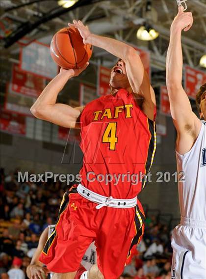 Thumbnail 2 in Loyola vs. Taft (Nike Extravaganza) photogallery.