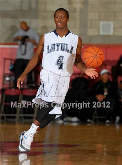 Thumbnail 1 in Loyola vs. Taft (Nike Extravaganza) photogallery.