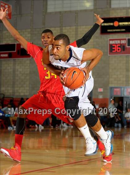 Thumbnail 3 in Loyola vs. Taft (Nike Extravaganza) photogallery.