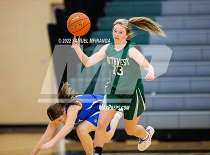 Thumbnail 3 in Lincoln Southwest vs Lincoln East photogallery.