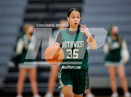 Thumbnail 2 in Lincoln Southwest vs Lincoln East photogallery.