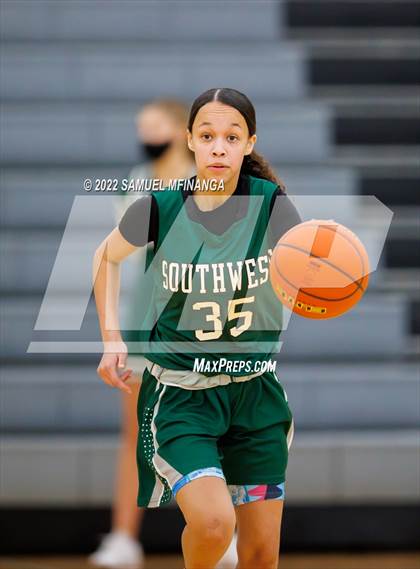 Thumbnail 3 in Lincoln Southwest vs Lincoln East photogallery.