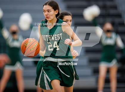 Thumbnail 3 in Lincoln Southwest vs Lincoln East photogallery.