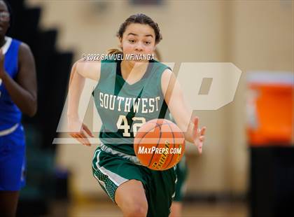 Thumbnail 3 in Lincoln Southwest vs Lincoln East photogallery.