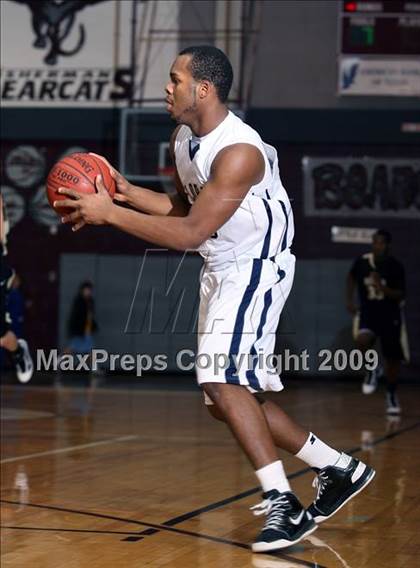 Thumbnail 2 in Little Elm vs Denison (Sherman Holiday Tournament) photogallery.