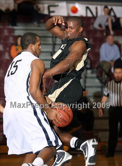 Thumbnail 2 in Little Elm vs Denison (Sherman Holiday Tournament) photogallery.