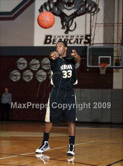 Thumbnail 3 in Little Elm vs Denison (Sherman Holiday Tournament) photogallery.