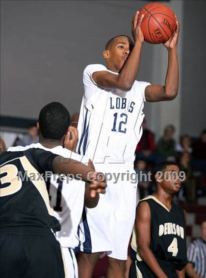 Thumbnail 2 in Little Elm vs Denison (Sherman Holiday Tournament) photogallery.