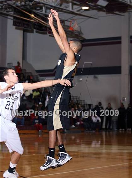 Thumbnail 2 in Little Elm vs Denison (Sherman Holiday Tournament) photogallery.