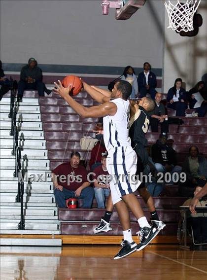 Thumbnail 3 in Little Elm vs Denison (Sherman Holiday Tournament) photogallery.