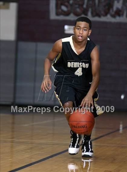 Thumbnail 3 in Little Elm vs Denison (Sherman Holiday Tournament) photogallery.