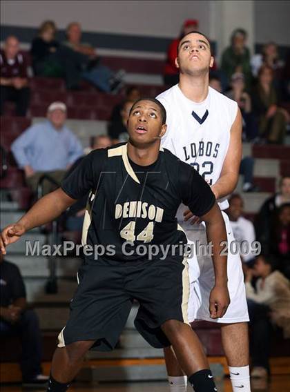 Thumbnail 2 in Little Elm vs Denison (Sherman Holiday Tournament) photogallery.