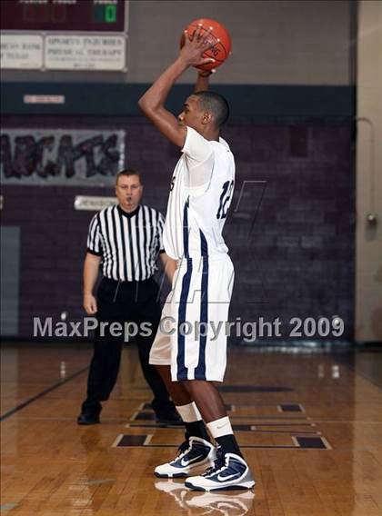 Thumbnail 2 in Little Elm vs Denison (Sherman Holiday Tournament) photogallery.