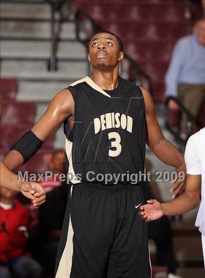 Thumbnail 3 in Little Elm vs Denison (Sherman Holiday Tournament) photogallery.