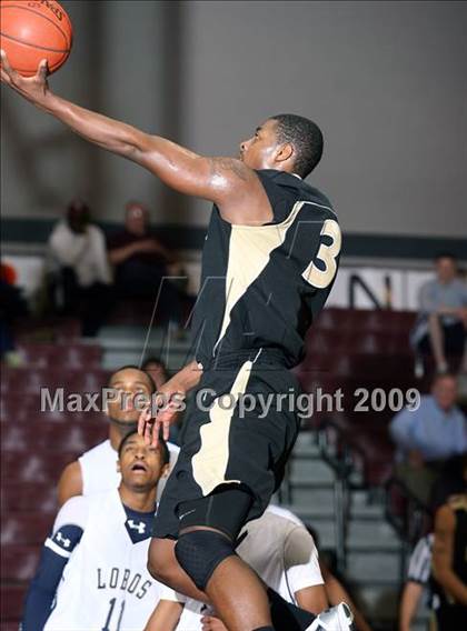 Thumbnail 2 in Little Elm vs Denison (Sherman Holiday Tournament) photogallery.
