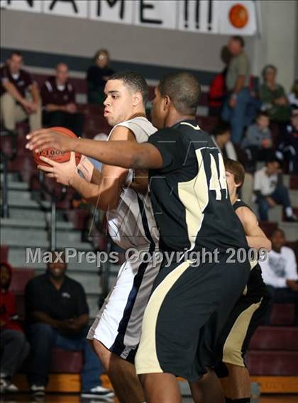 Thumbnail 1 in Little Elm vs Denison (Sherman Holiday Tournament) photogallery.