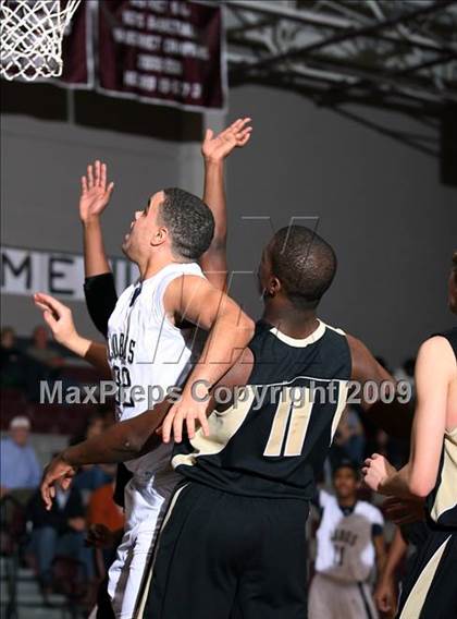 Thumbnail 3 in Little Elm vs Denison (Sherman Holiday Tournament) photogallery.