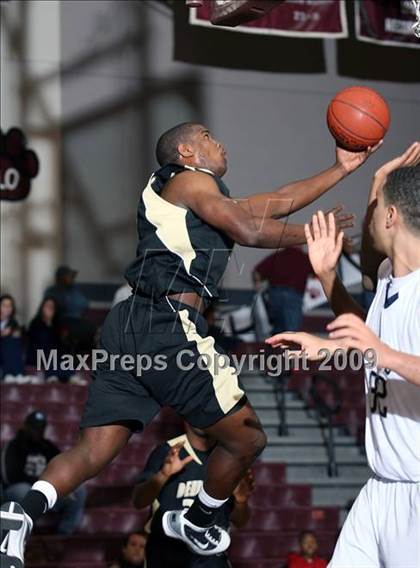 Thumbnail 2 in Little Elm vs Denison (Sherman Holiday Tournament) photogallery.