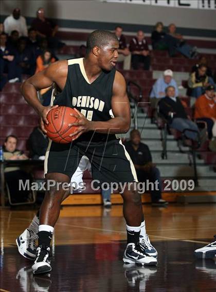 Thumbnail 2 in Little Elm vs Denison (Sherman Holiday Tournament) photogallery.