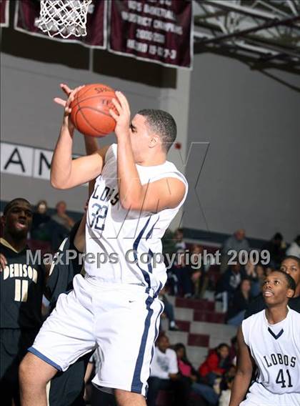 Thumbnail 2 in Little Elm vs Denison (Sherman Holiday Tournament) photogallery.