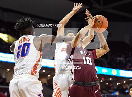 Thumbnail 3 in Belleville West vs Rainier Beach (Bass Pro Shop Tournament of Champions) photogallery.