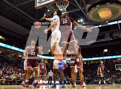 Thumbnail 3 in Belleville West vs Rainier Beach (Bass Pro Shop Tournament of Champions) photogallery.