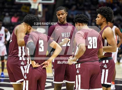 Thumbnail 2 in Belleville West vs Rainier Beach (Bass Pro Shop Tournament of Champions) photogallery.