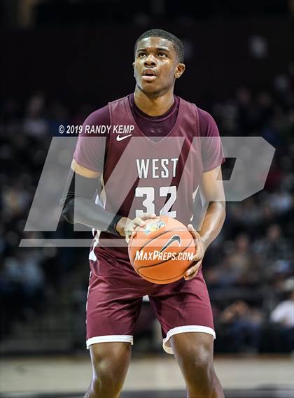Thumbnail 2 in Belleville West vs Rainier Beach (Bass Pro Shop Tournament of Champions) photogallery.