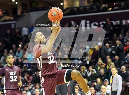 Thumbnail 3 in Belleville West vs Rainier Beach (Bass Pro Shop Tournament of Champions) photogallery.