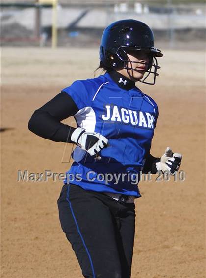 Thumbnail 2 in Nolan Catholic vs. Summit photogallery.