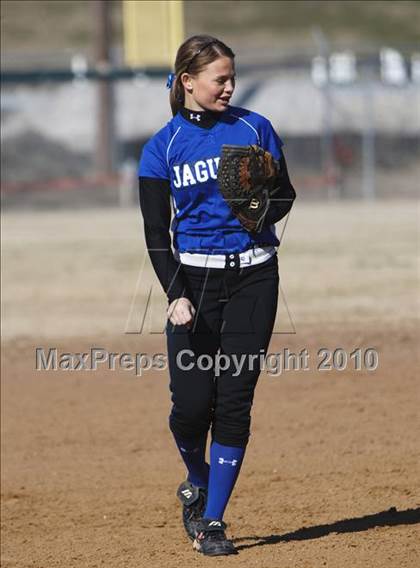Thumbnail 3 in Nolan Catholic vs. Summit photogallery.