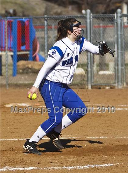 Thumbnail 3 in Nolan Catholic vs. Summit photogallery.
