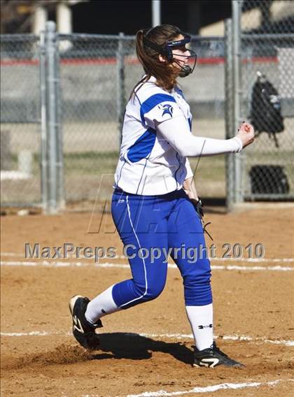 Thumbnail 3 in Nolan Catholic vs. Summit photogallery.