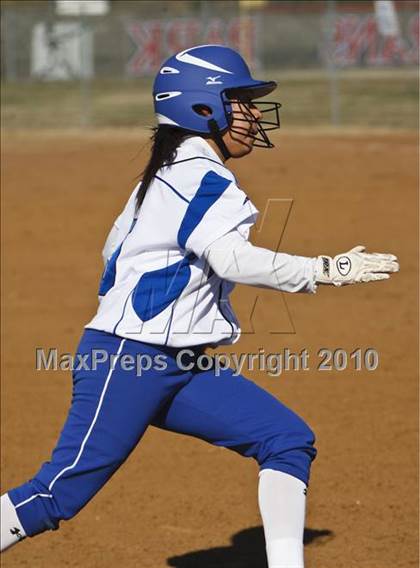 Thumbnail 3 in Nolan Catholic vs. Summit photogallery.